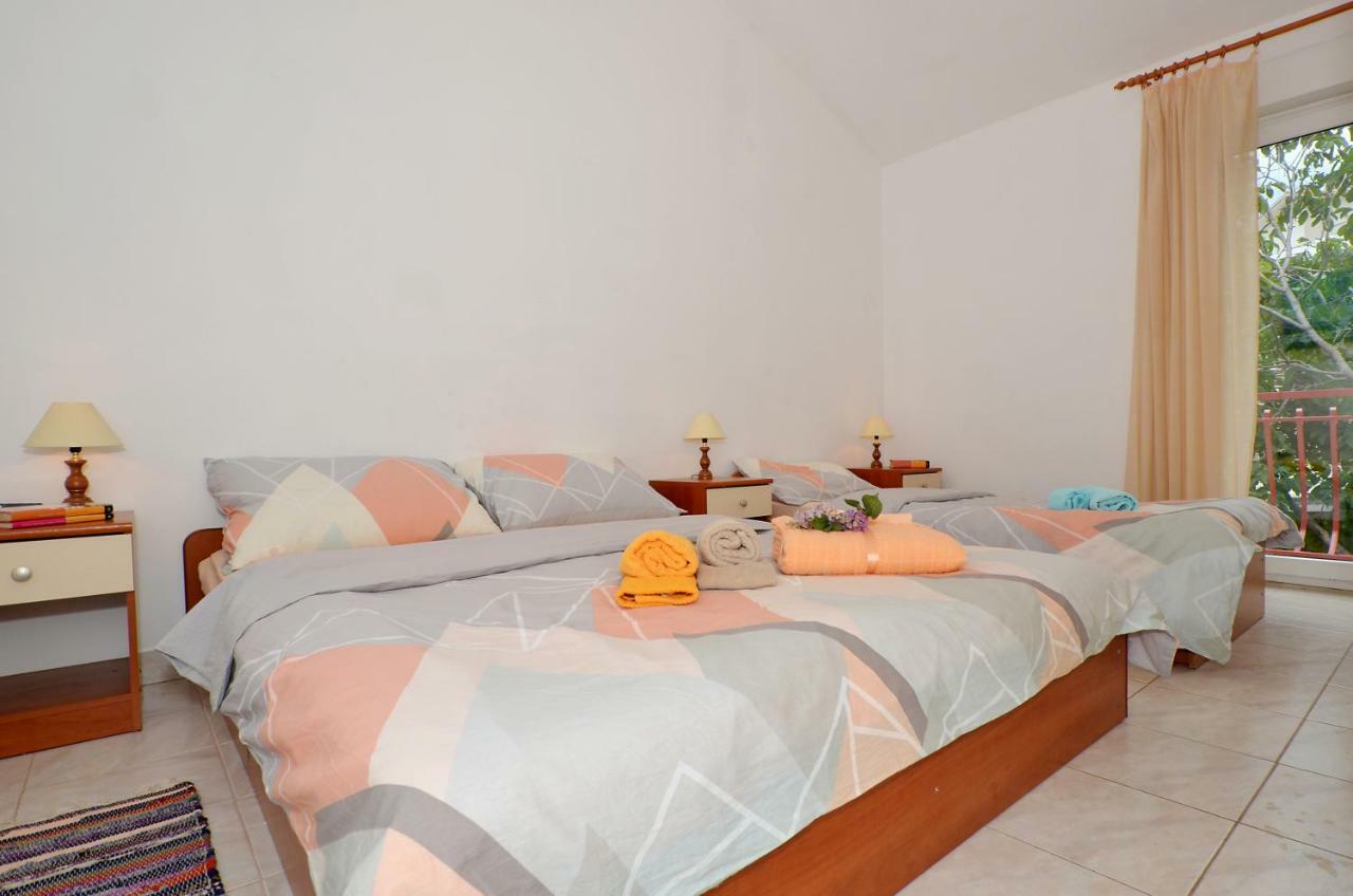 Apartment House Juretic - 50 M From The Beach Trogir Bagian luar foto