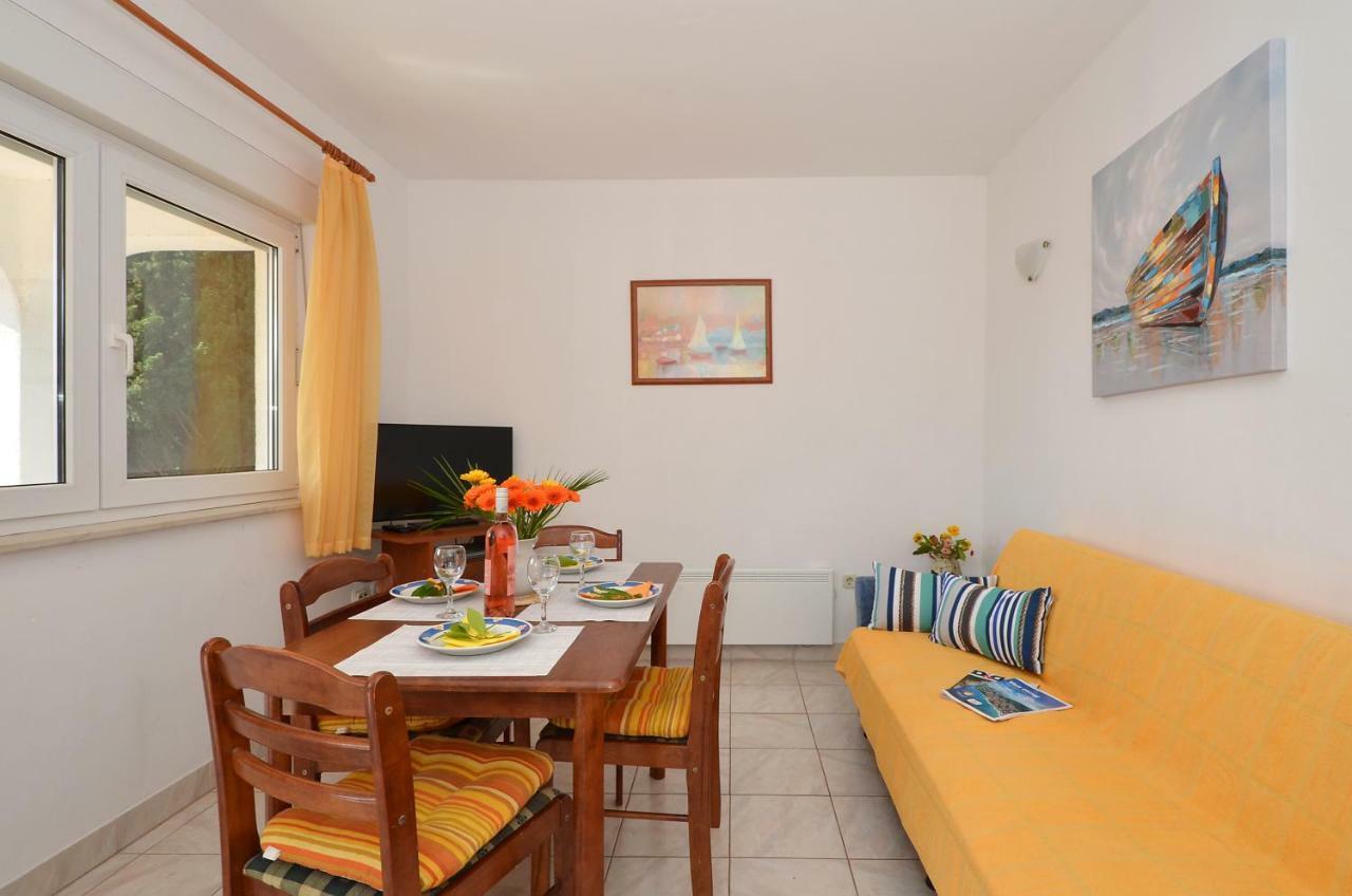 Apartment House Juretic - 50 M From The Beach Trogir Bagian luar foto