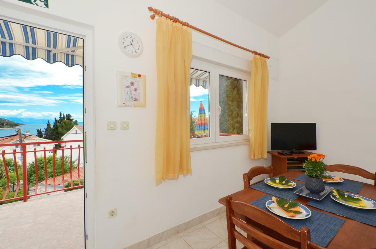 Apartment House Juretic - 50 M From The Beach Trogir Bagian luar foto