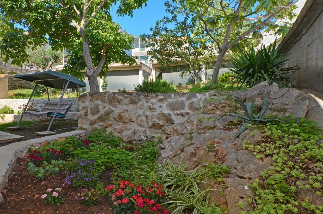 Apartment House Juretic - 50 M From The Beach Trogir Bagian luar foto